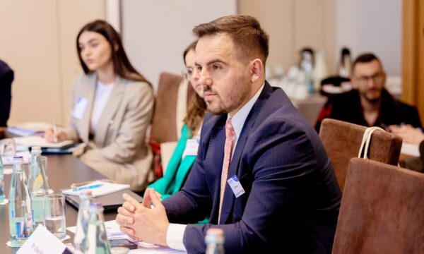 Deputeti i LVV-së: Shpejt do ta bëjmë ligjin për automjete, kufizimi i importit me 10 vjet është i pakumtimtë