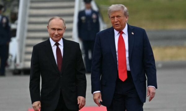 Nafta, lufta dhe zgjedhjet – Çfarë fshihet pas marrëveshjes së re Trump-Putin dhe presionit ndaj Zelensky për armëpushim