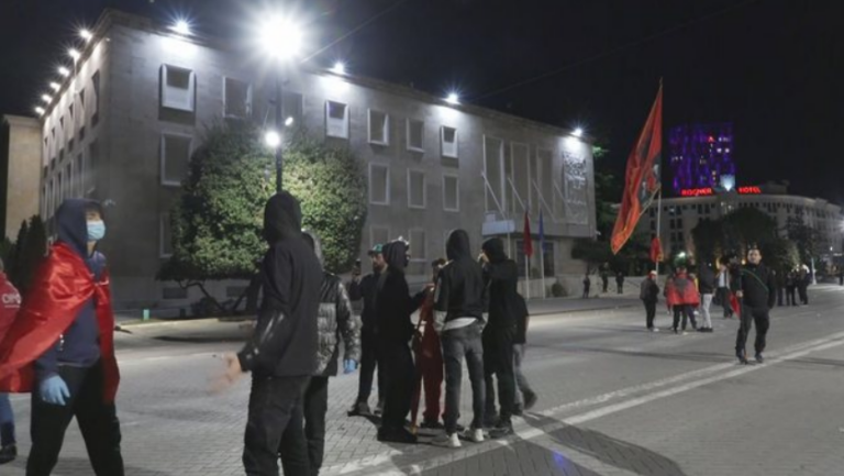 14 ditë protesta në Shqipëri, pjesëmarrje më e ulët dhe situatë e qetë