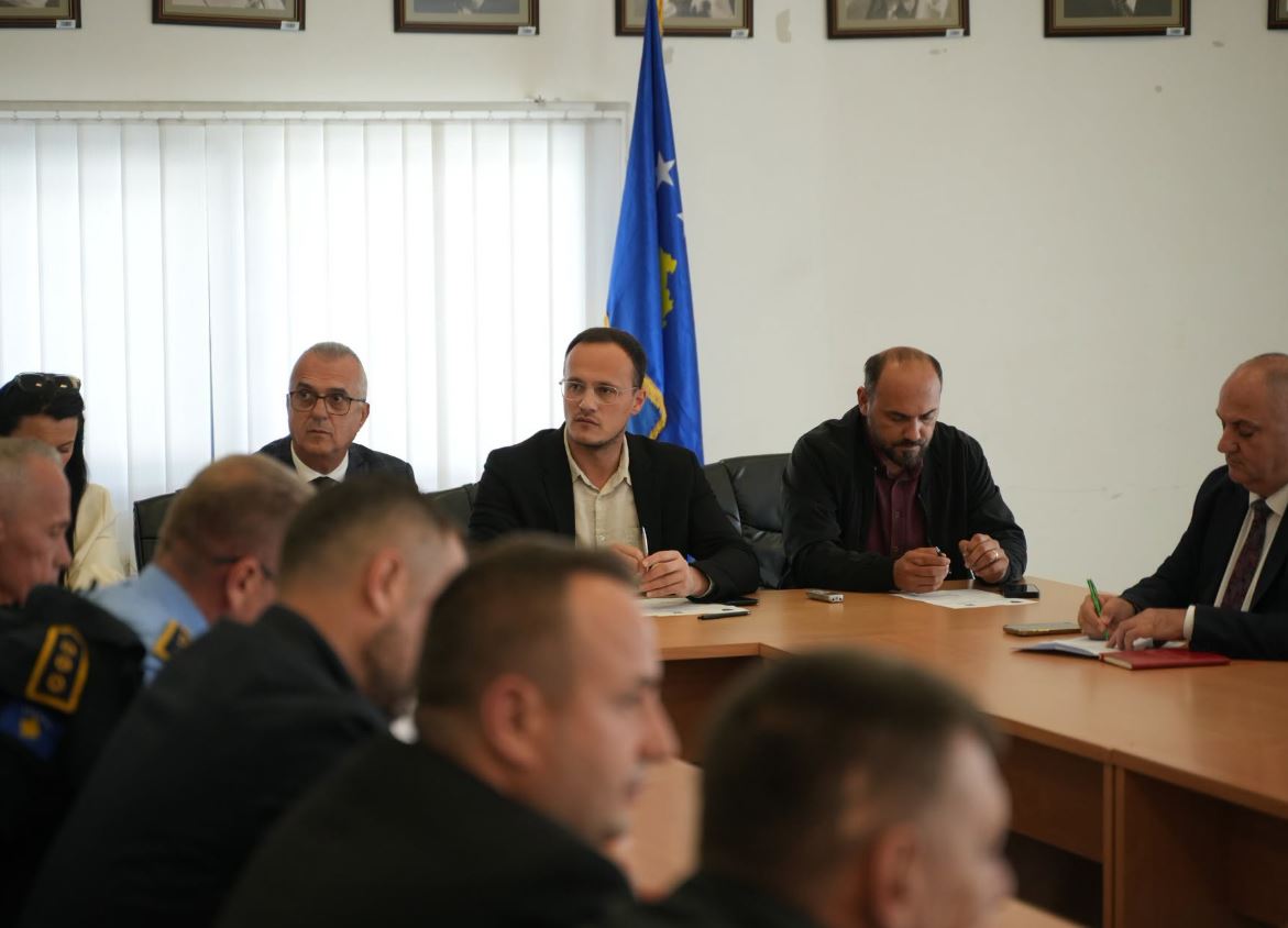 Pas vrasjeve në Gjilan, Hyseni kërkon më shumë kontrolle për armëmbajtje pa leje dhe prezencë policore në shkolla