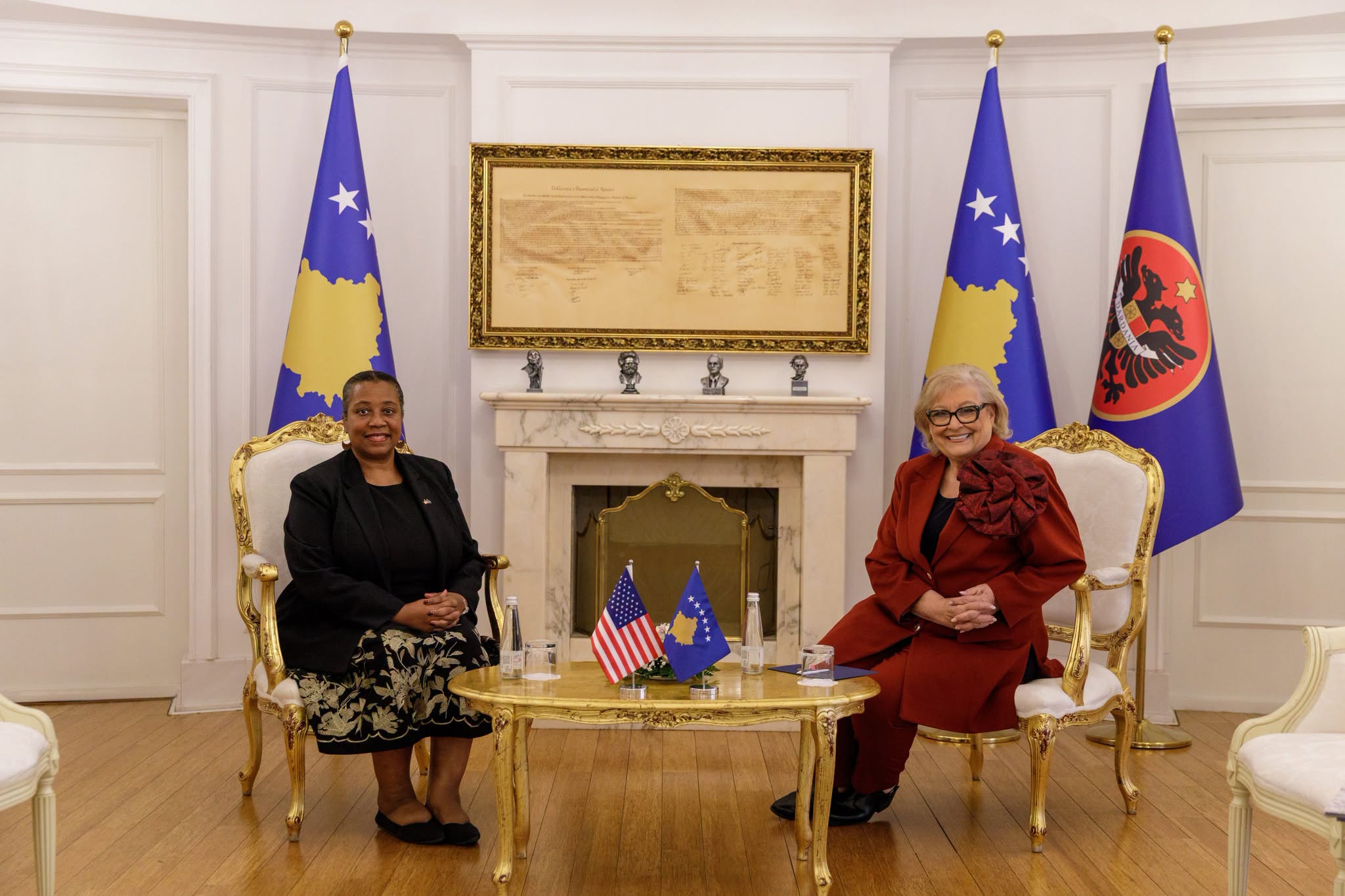 Ambasada amerikane: Presim bashkëpunim me presidenten e re të Kosovës