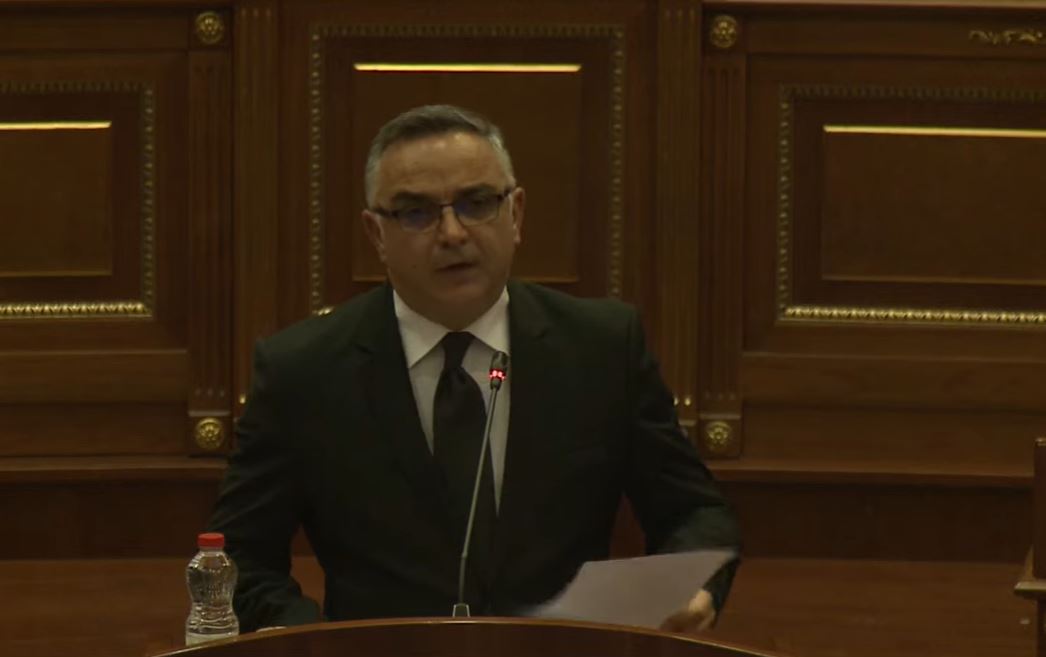 “Sot do të duhej të kishte dorëheqje e shkarkime”, Besnik Tahiri kërkon përgjegjësi institucionale pas vrasjes së Arlinda Zekajt