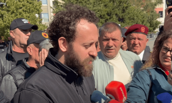 Organizatori: Protesta ishte e qetë deri kur Policia reagoi brutalisht e një shokut tonë ia thyen edhe këmbën