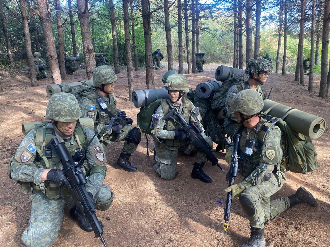 Certifikohen liderët luftarakë të FSK-së, përgatiten për situata komplekse operacionale