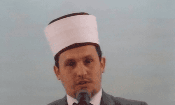 Hoxha nga Gjilani sulmohet nga qentë endacakë teksa shkonte në Xhami për namazin e sabahut