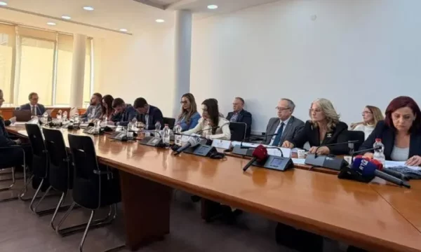 S’kalon propozimi për memorialin e fëmijëve të vrarë e të zhdukur në luftë, përplasen Murati e Haxhiu