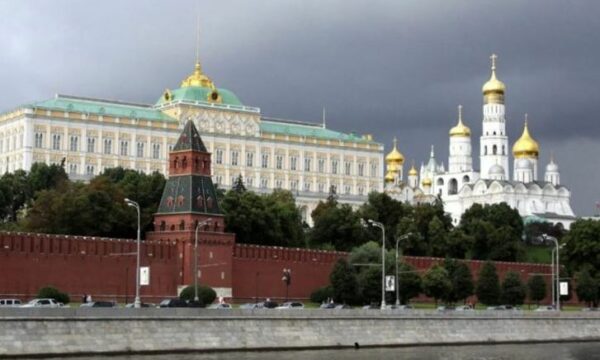 Rusia i gëzohet deklaratave të Trumpit për largimin e Zelenskyt