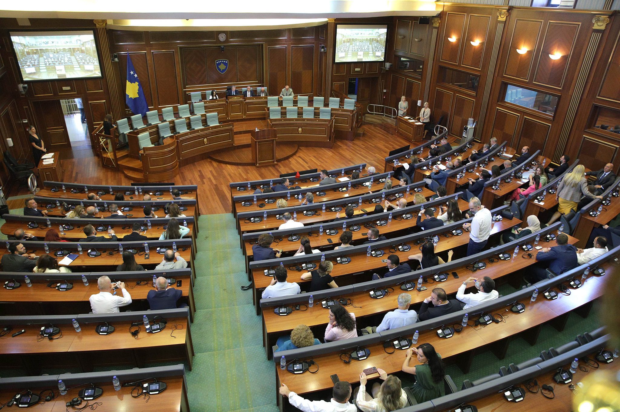 LAJM I FUNDIT: Kuvendi voton ndryshimet në ligjin për Dhomat e Specializuara
