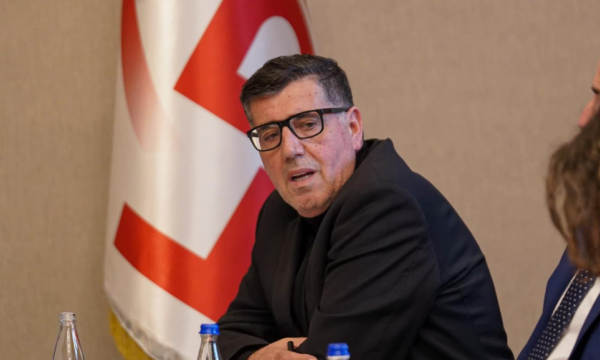 Haziri për shkarkimin e Isufajt: Kjo qasje filloi para 6 vitesh – Republika s’e duron mentalitetin parti-shtet