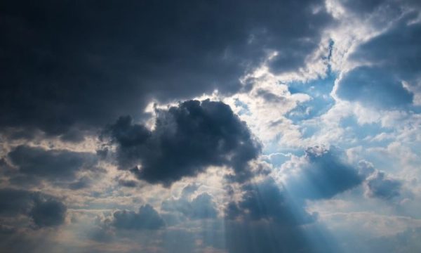 Dita e sotme sjell mot me diell e vranësira, ja sa do të jenë temperaturat