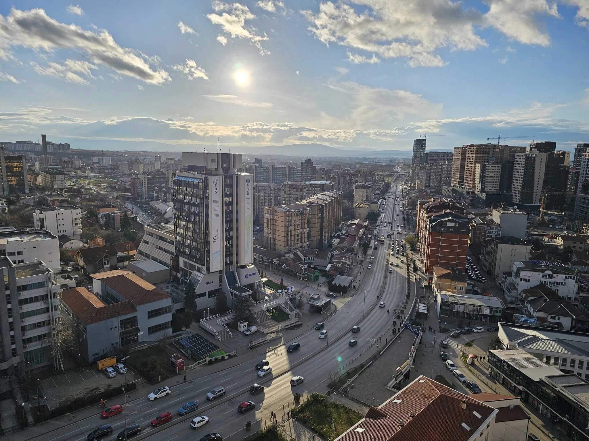 Mëngjese të ftohta, por ditë me diell – ky është parashikimi i motit për fundjavë