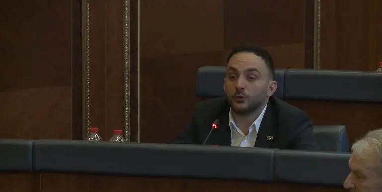 Guri sfidon Vitinë me pyetjet për mjekët specialistë të papunë