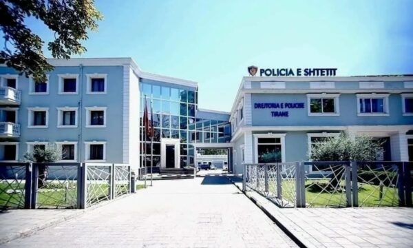 Policia jep detaje për vrasjen e dyfishtë në Bathore të Tiranës, arrestohet i dyshuari 40-vjeçar, pjesëtar i Policisë Ushtarake