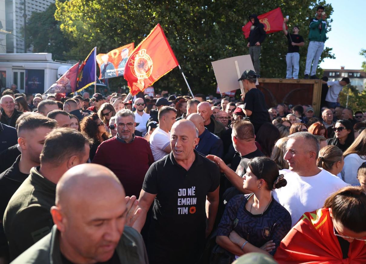 Haradinaj pas protestës në Prishtinë: “Vendimit të Hagës po i përgjigjemi me ‘Jo në emrin tim’”