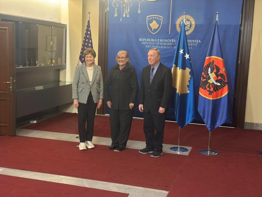 Shiroka-Pula takohet me senatorët amerikanë Shaheen dhe Durbin