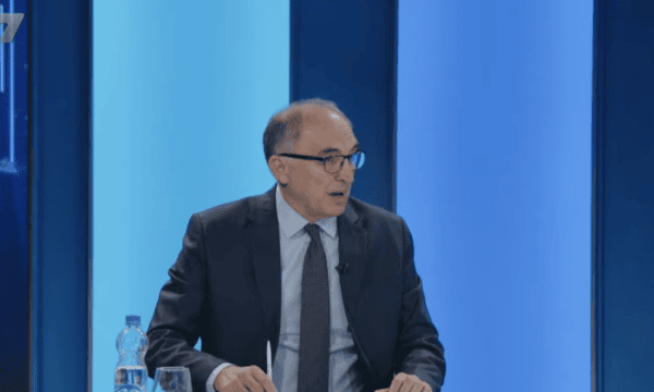 Shaqir Totaj i reagon Ivica Daçiqit pas deklaratës së flamuri serb “do të valvitet” mbi Prizren