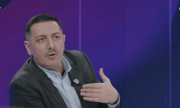 Syla troç: Kthimi i ligjit të Speciales një ‘rulet rus’ për protestuesit edhe miqtë e UÇK’së në Hagë